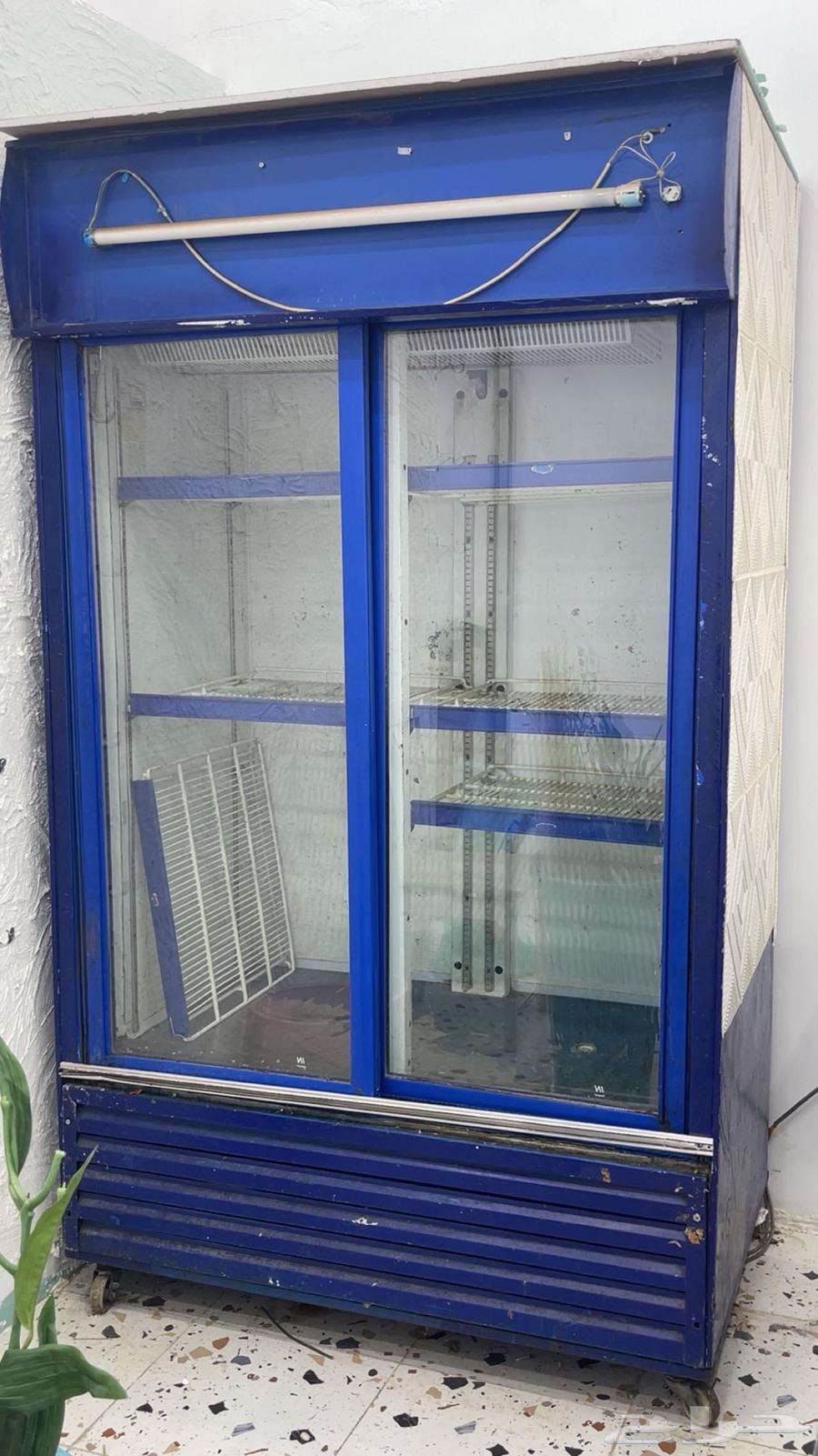 ثلاجه بيبسي وطاوله تنفع محل ورد للبيع64619139025154110