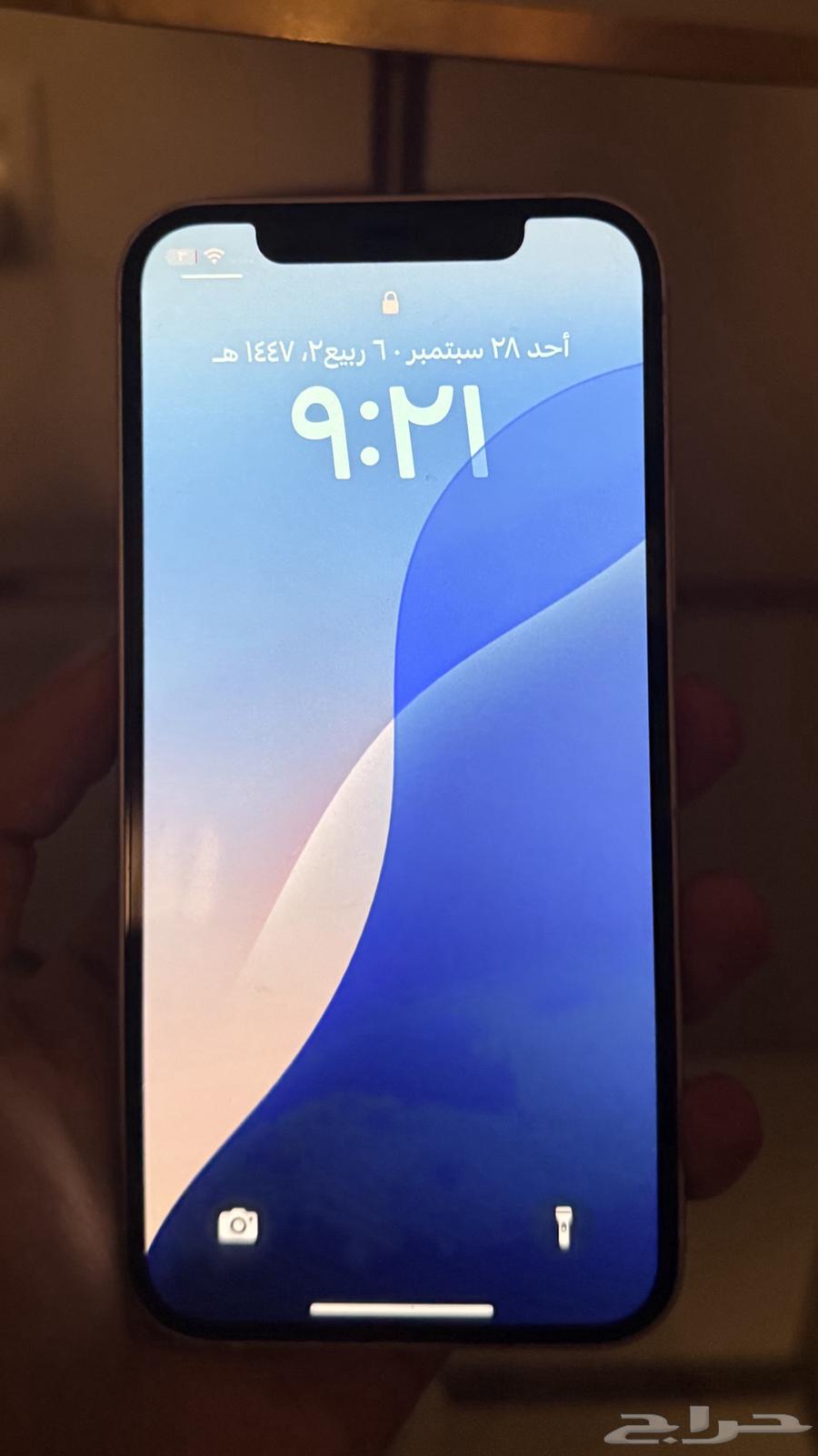 ايفون 12 للبيع نظيف ماقد انفك جديد يوجد مشكله بسيطه بسماعه64618752086659111