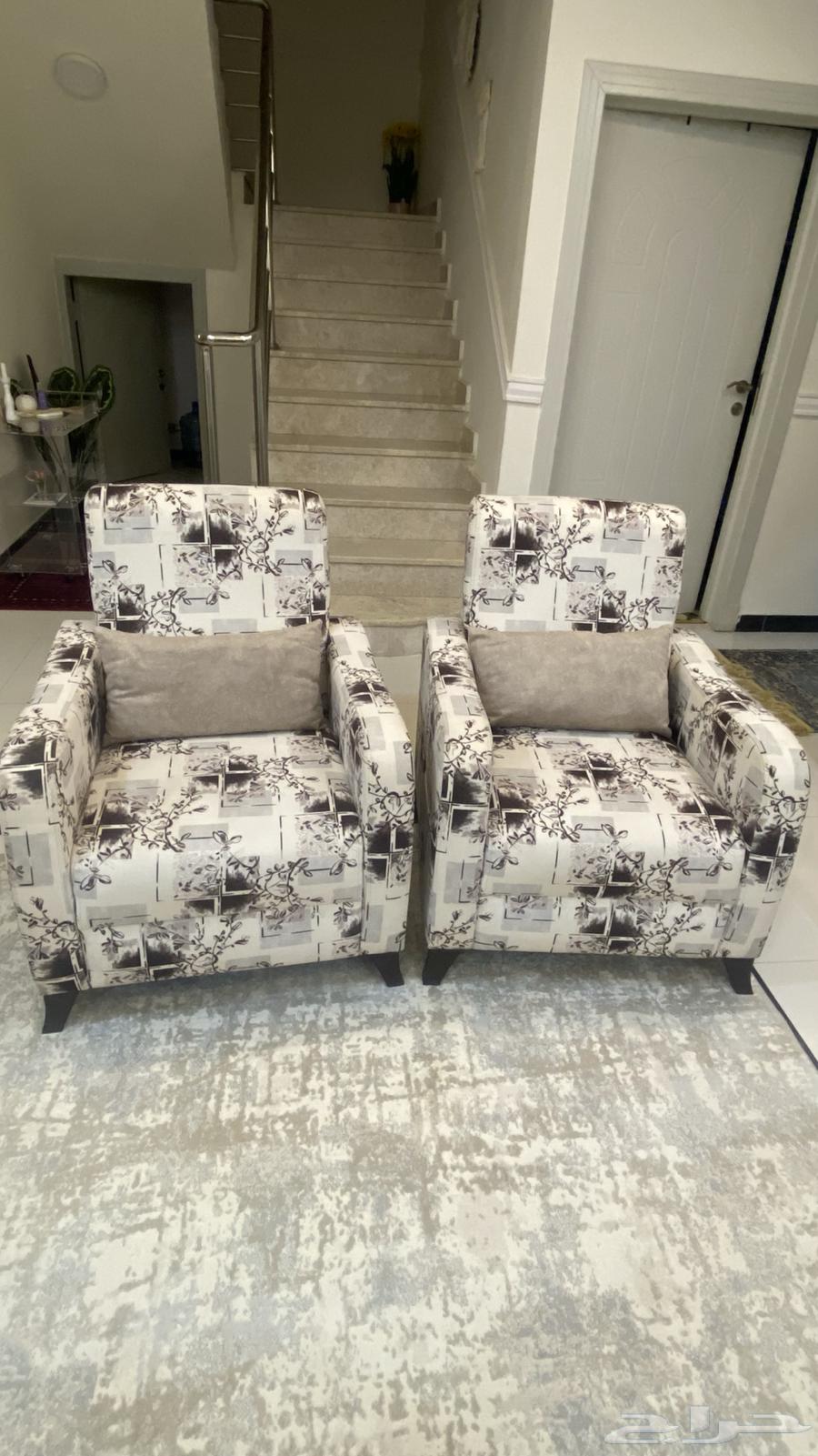 للبيع شاشة سمارات وطقم طاولة وكنب64623269339138110