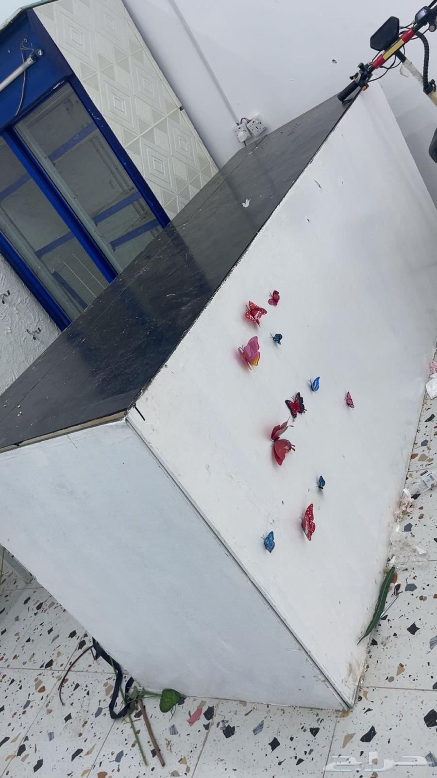 ثلاجه بيبسي وطاوله تنفع محل ورد للبيع64619139025154111