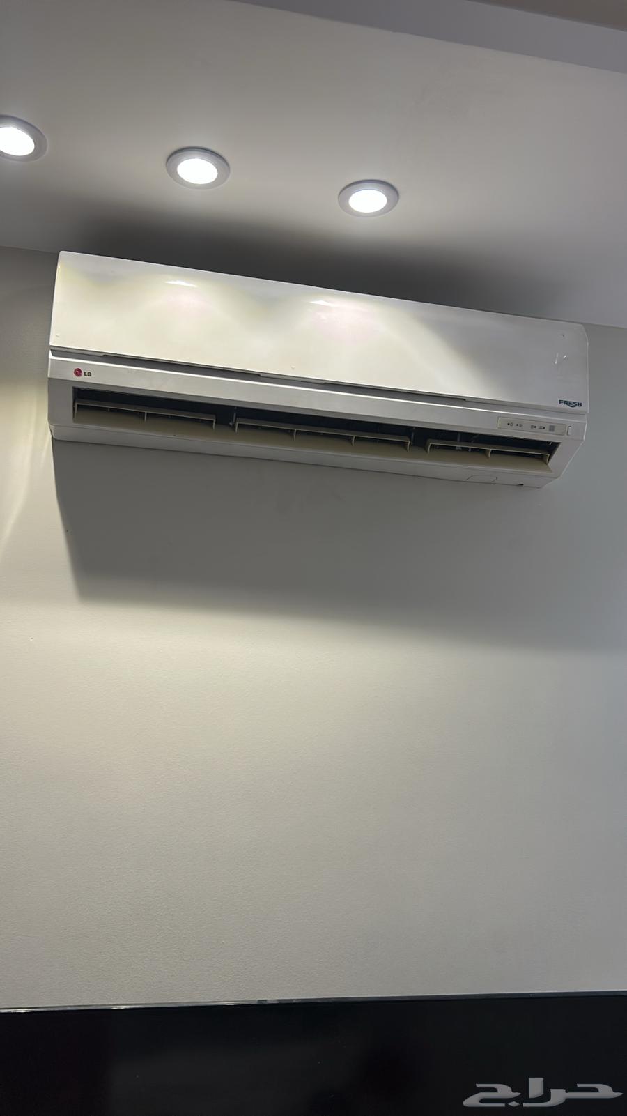 New Split Air Conditioner, Used for Only One Month64618227246211110