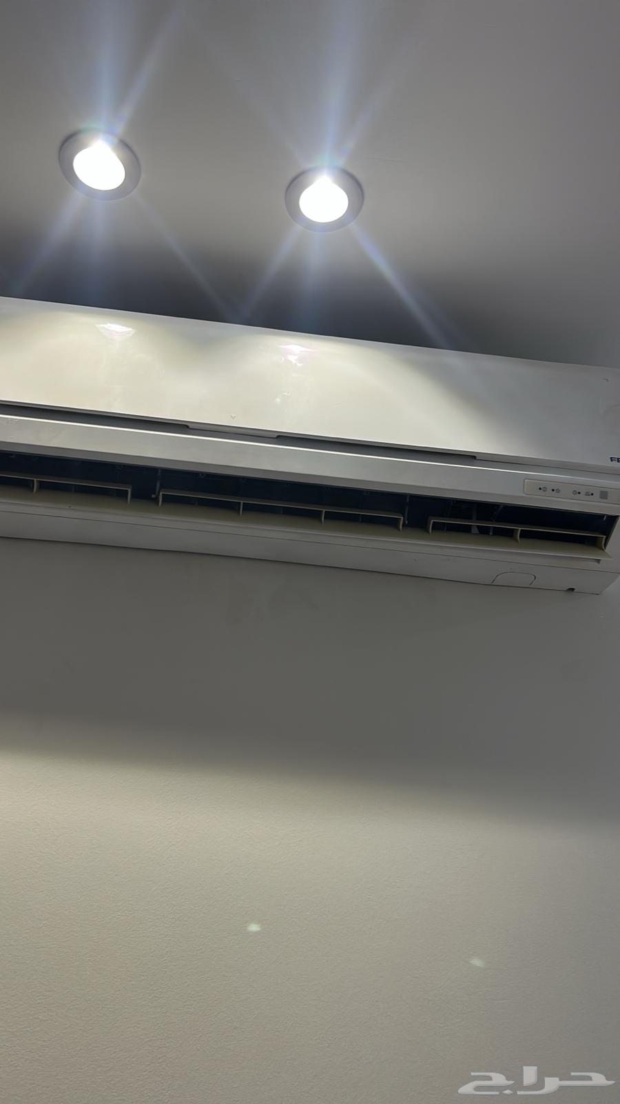 New Split Air Conditioner, Used for Only One Month64618227246211111