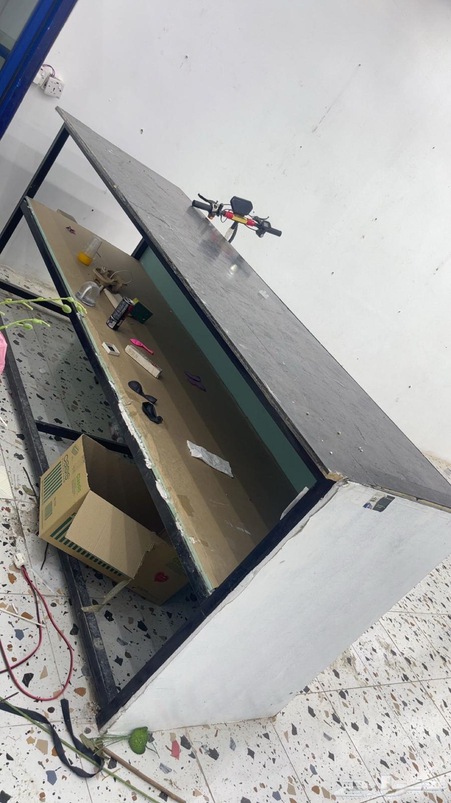 ثلاجه بيبسي وطاوله تنفع محل ورد للبيع64619139025154112