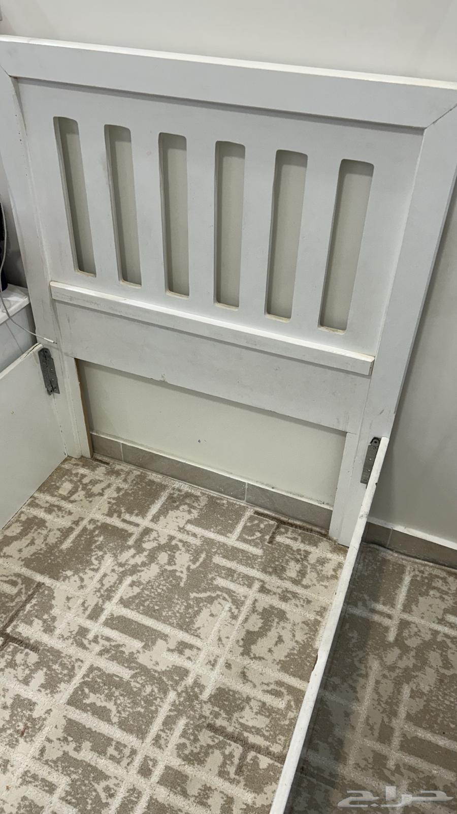 سرير بحاله جيده خالي من الكسور يحتاج تفصيل بلكاشه.64620942526721113