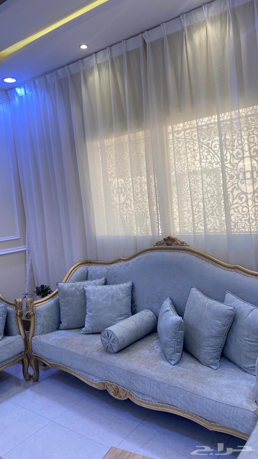 كنب كلاسيكي نظيف64620442269058112