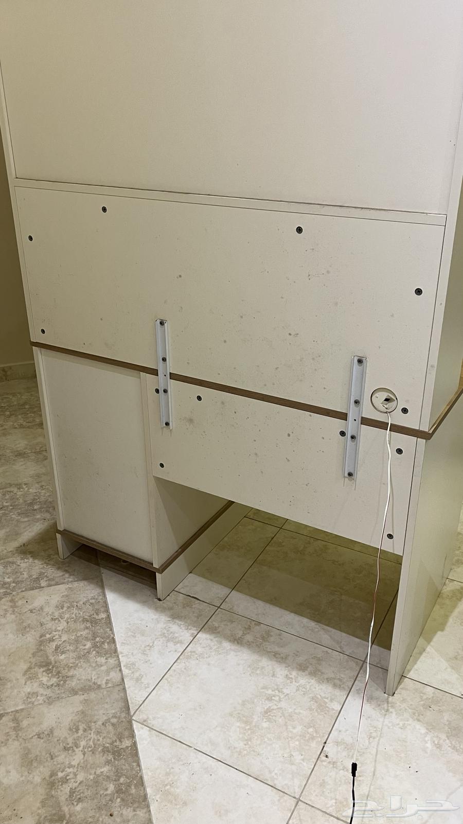 مكتب دراسي شبه جديد مع منافذ USP64621979440513114