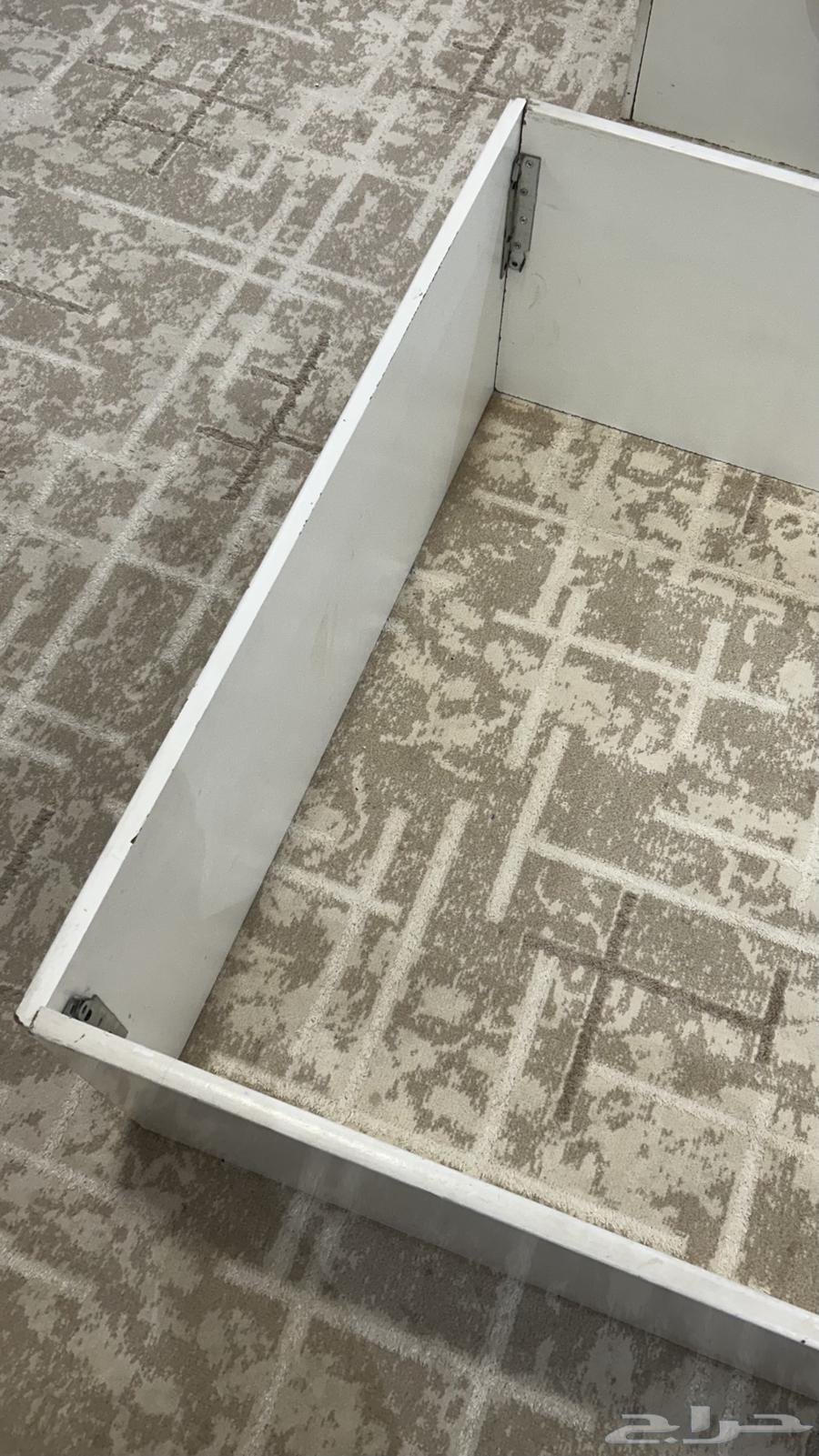 سرير بحاله جيده خالي من الكسور يحتاج تفصيل بلكاشه.64620942526721112