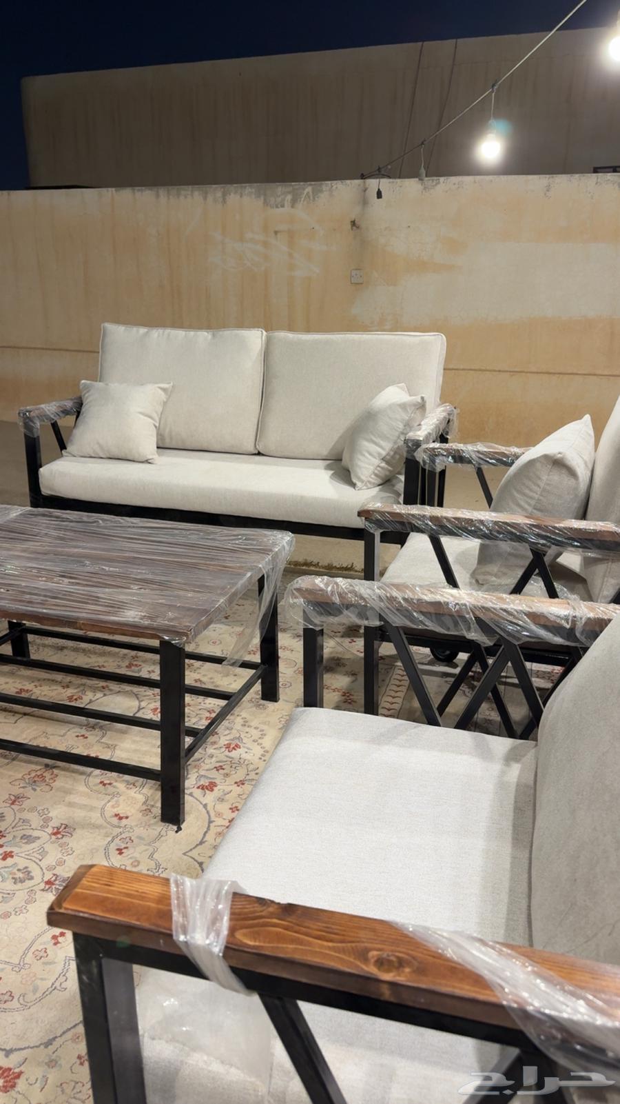 Hosh and Roof Sessions with a Table (New)64620593326595110