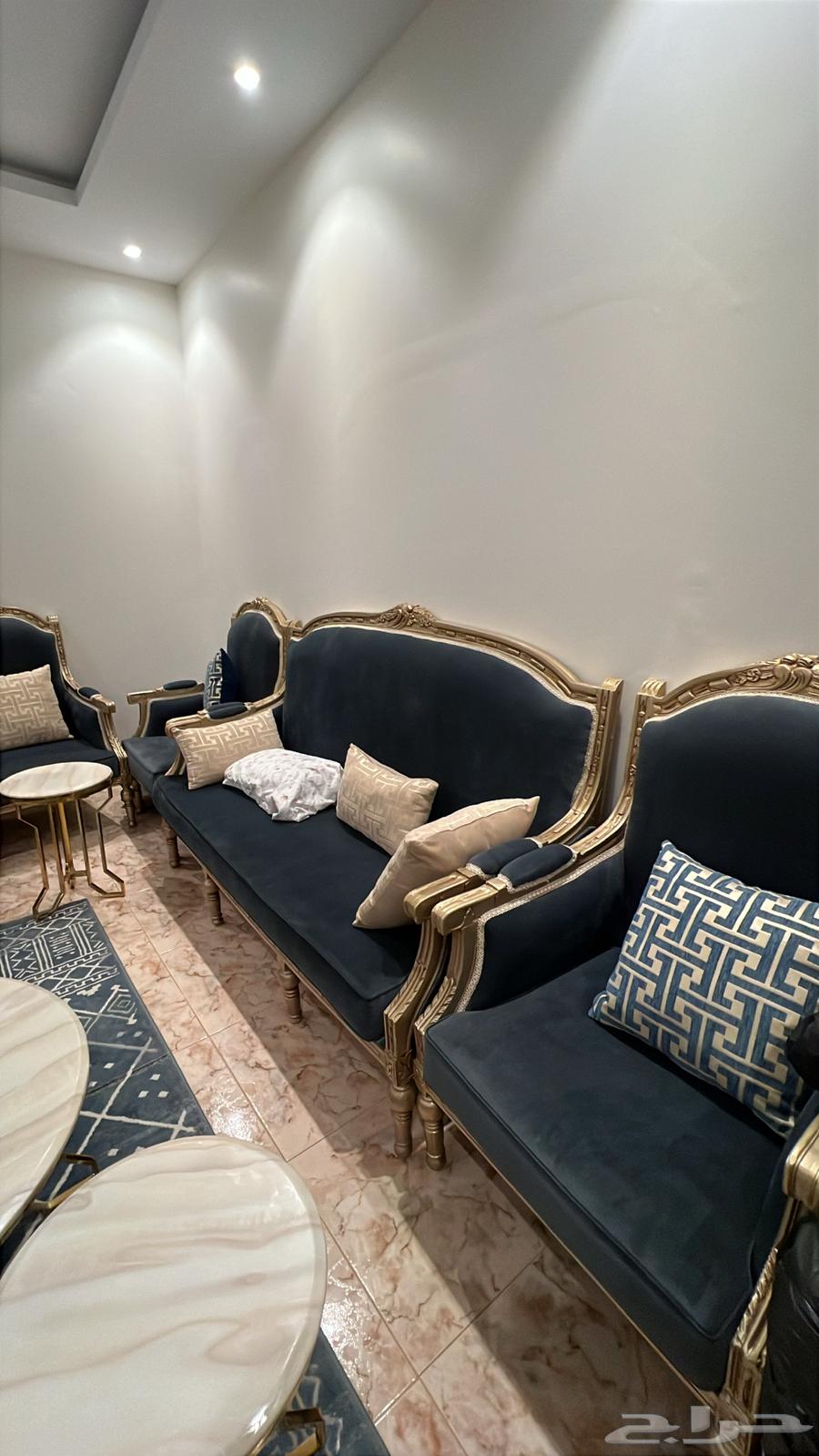 كنب اللون كحلي64621742395649112