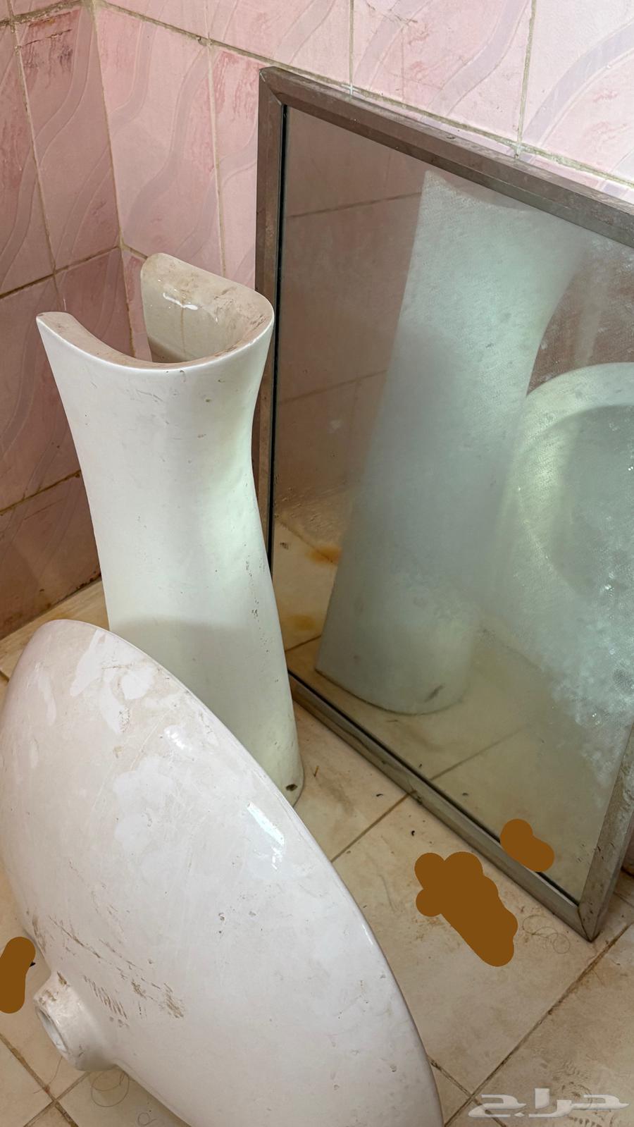 طاوله ومرايا ومغسله واضاءه64622525489538112