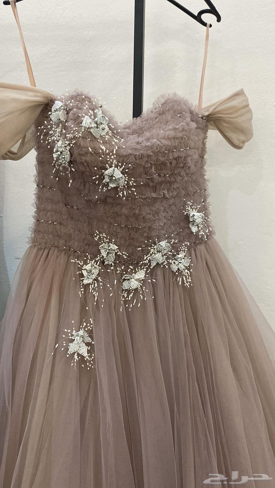 New Queen Dress, Used Once for 4 Hours, Size 864621479830658113