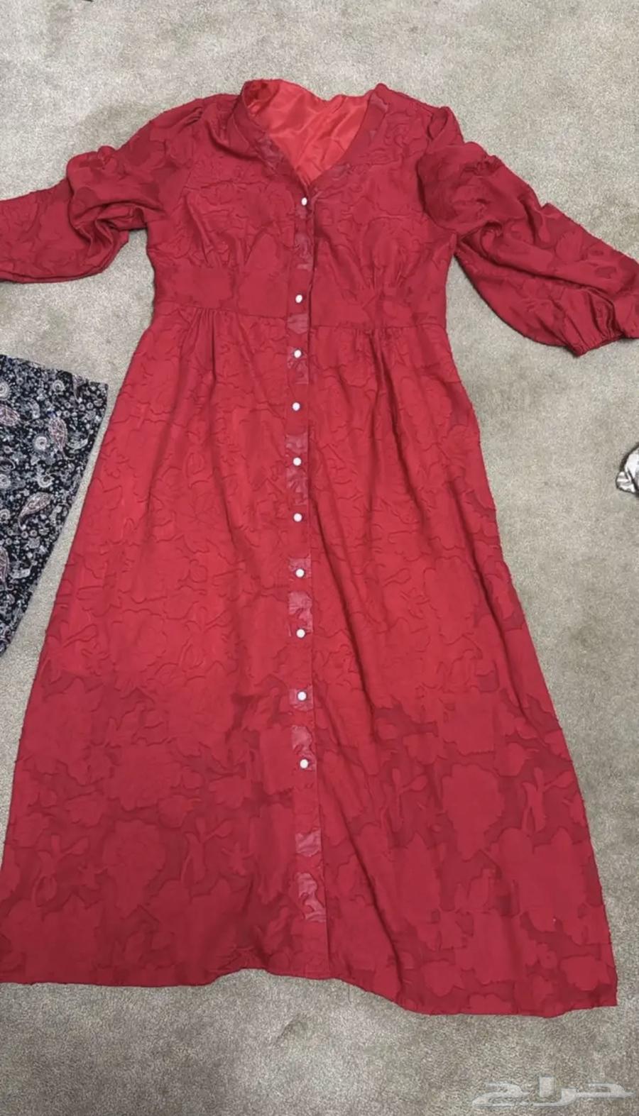 فساتين مستعمله ونظيفه للبيع استعمالها قليل ..وساعة للبيع ..64618202397571111