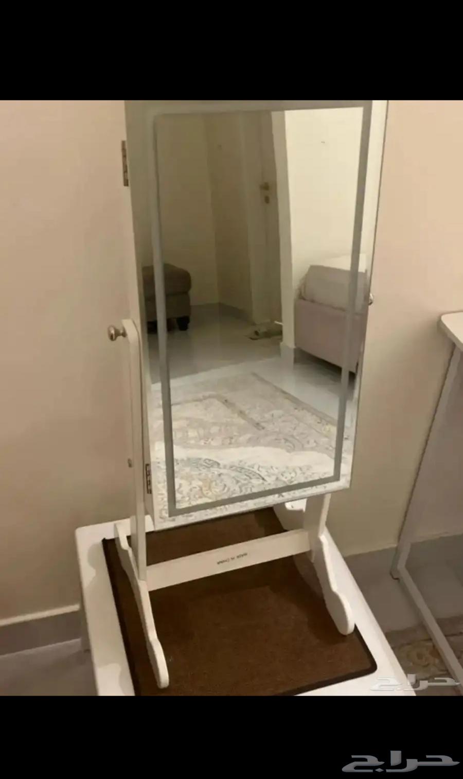 مرايه حجم وسط جميله ونظيفه وجديده مافيها ولا خدشه64620217668225110