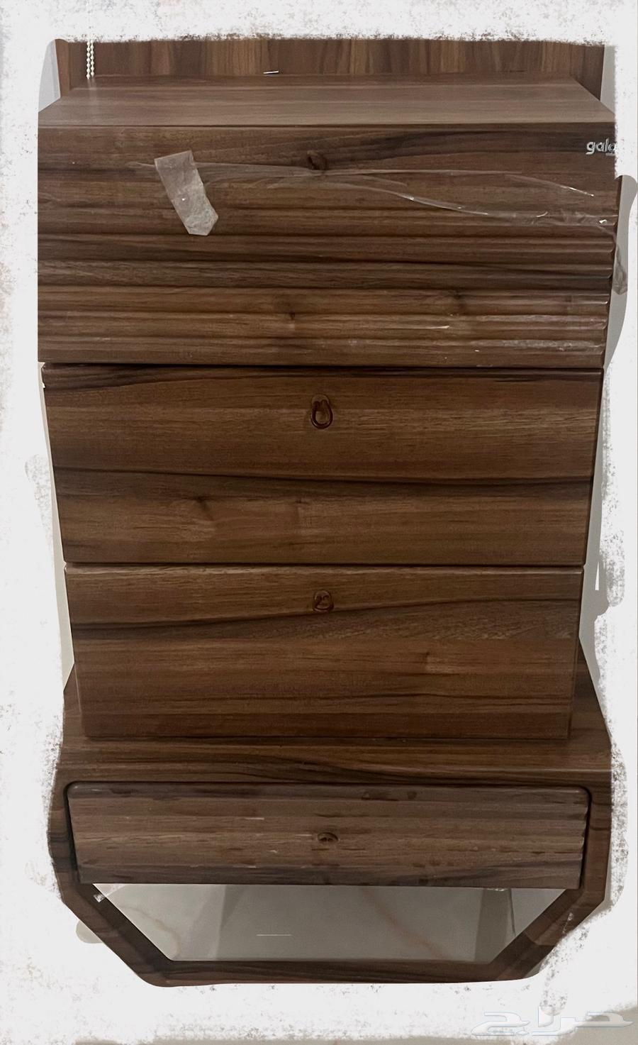 غرفة نوم دوالاب وسرير وشوفنيرة وتسريحة64623789641859113