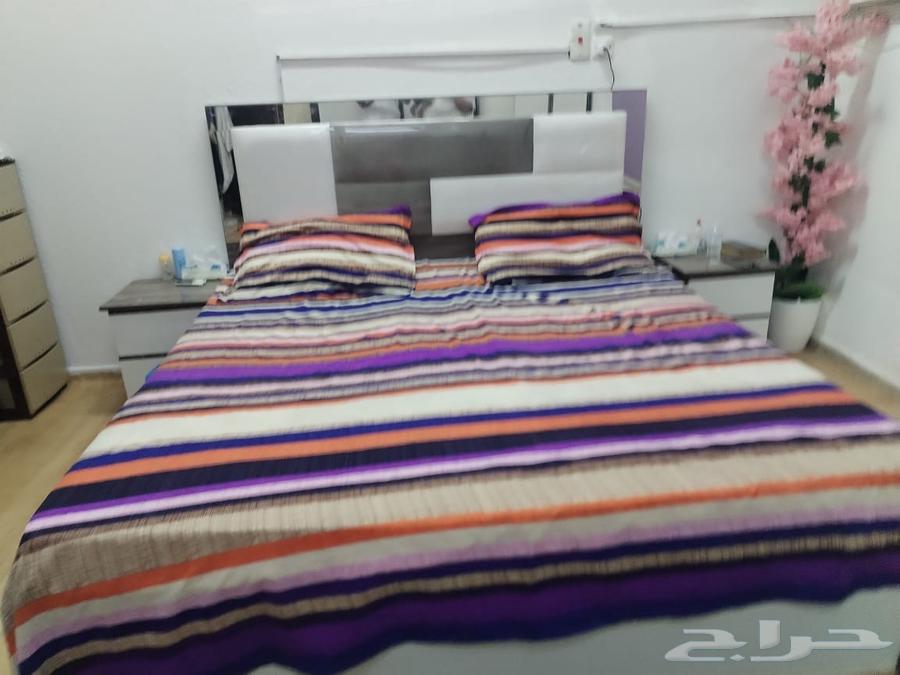 غرف نوم وطقمين جلوس شبه جديده64622103833987111