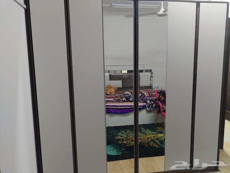 غرف نوم وطقمين جلوس شبه جديده64622103833987110