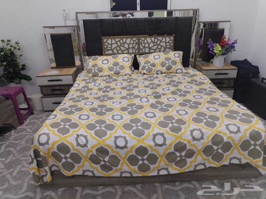 غرف نوم وطقمين جلوس شبه جديده64622103833987114