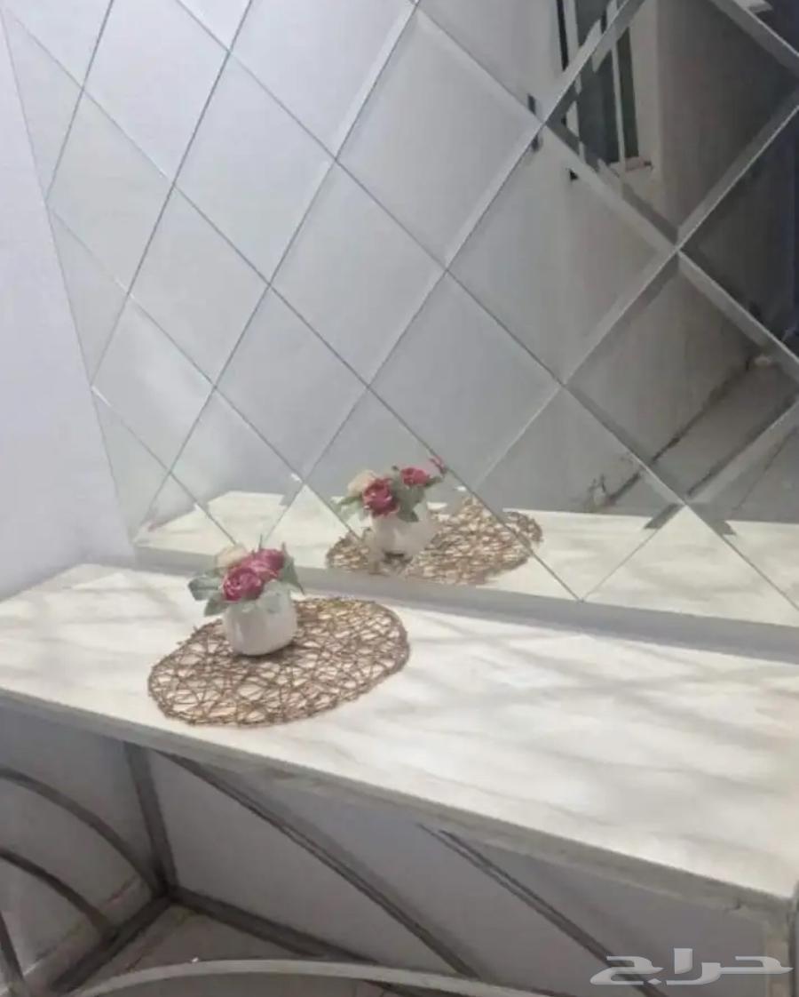 Guest Table and Mirror64621242403203111