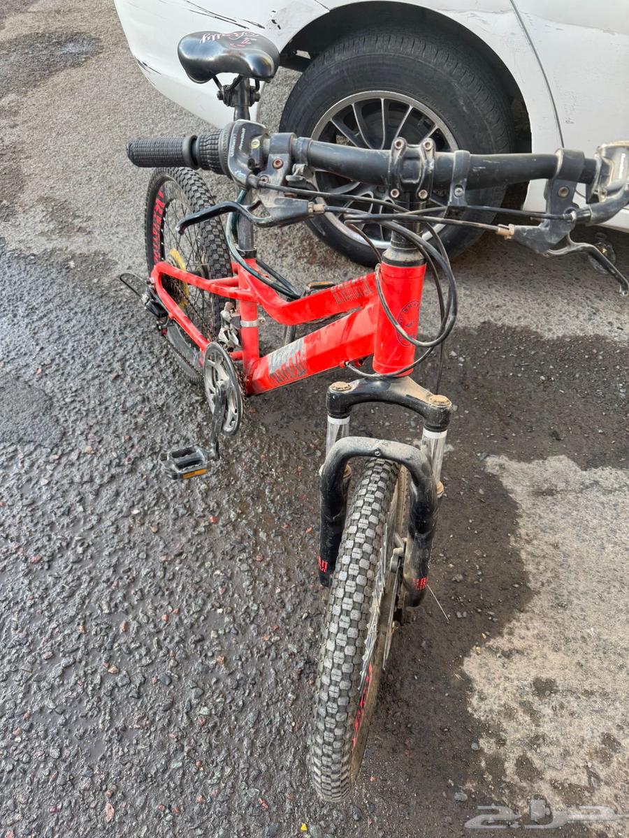 دراجه رياضيه مقاس 20 واقفه حول سنه64622241185155111