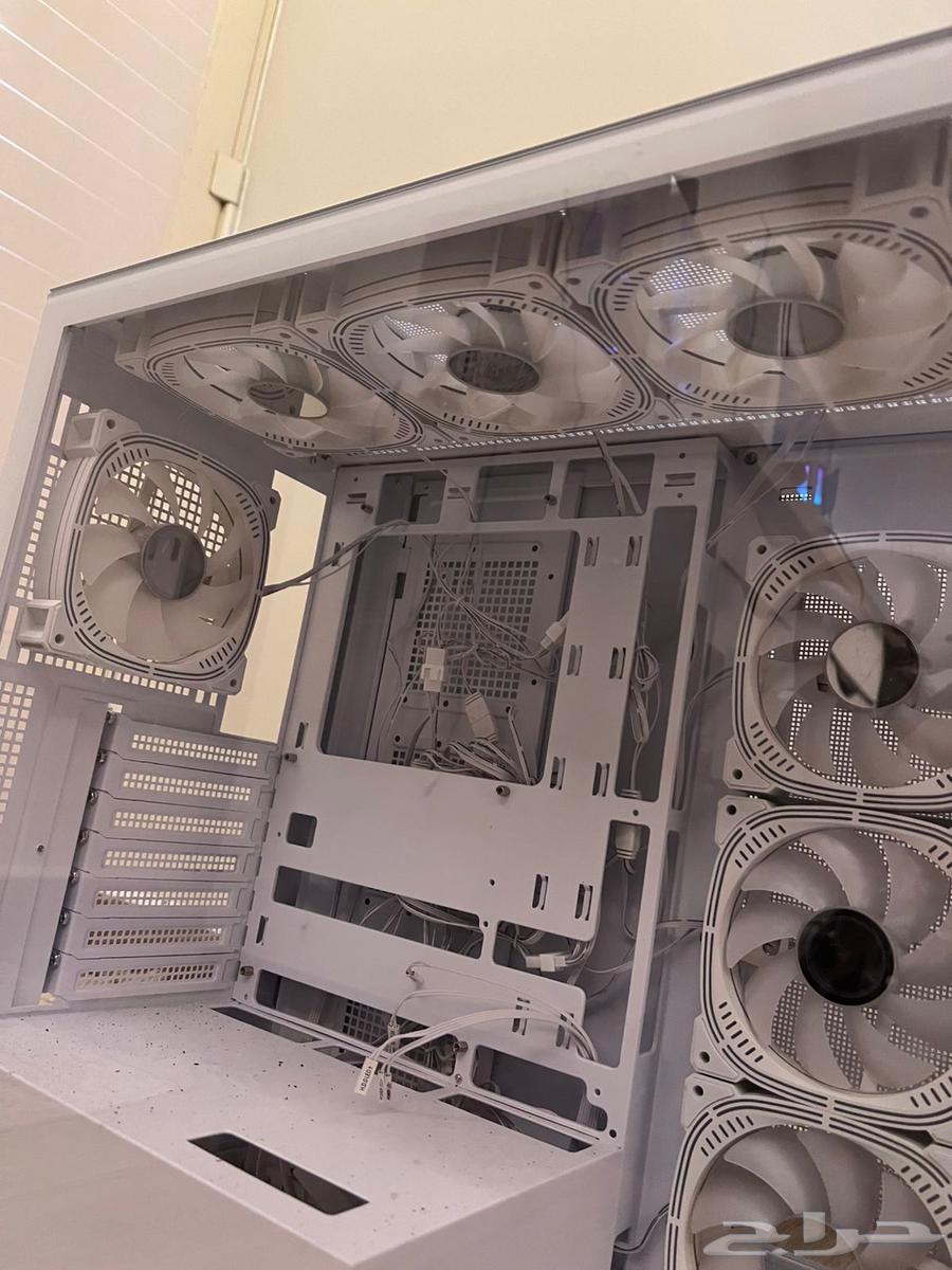 Besi Gaming PC Case: White Tower with Motherboard and CPU64622675610243110