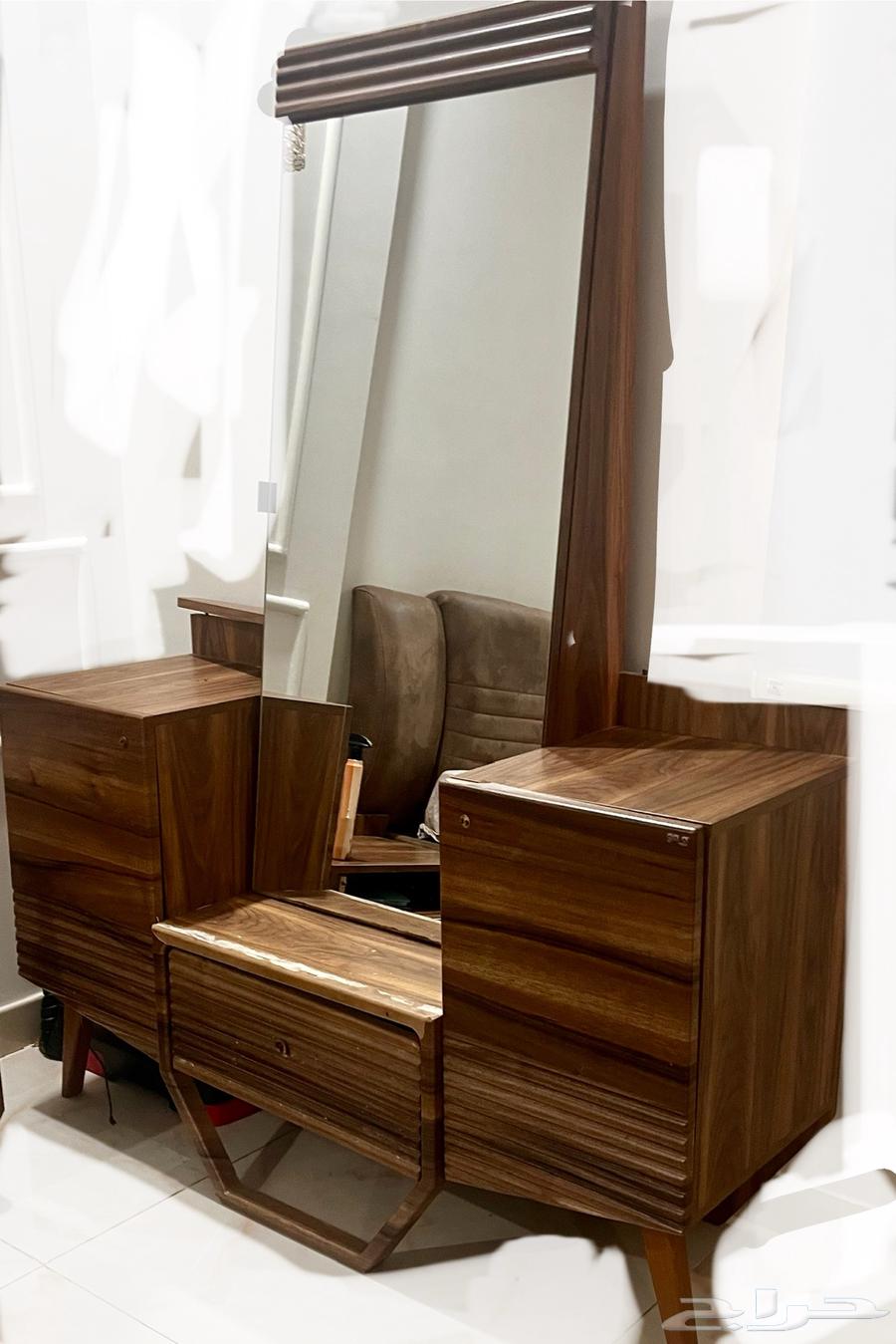 غرفة نوم دوالاب وسرير وشوفنيرة وتسريحة64623789641859112