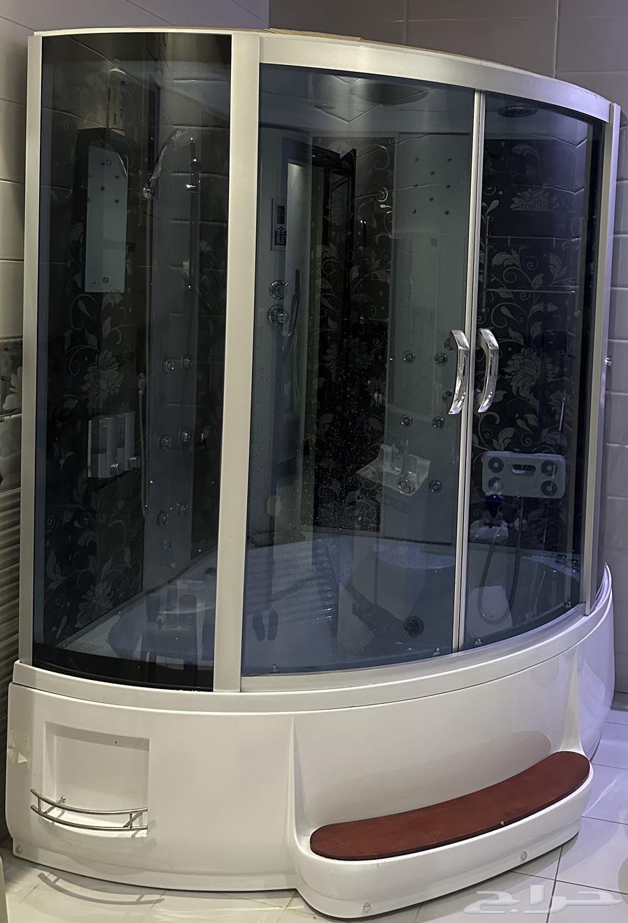 جاكوزي للبيع استخدام جدا بسيط الشراء ب 6 ألاف والبيع ب 100064623838566017110