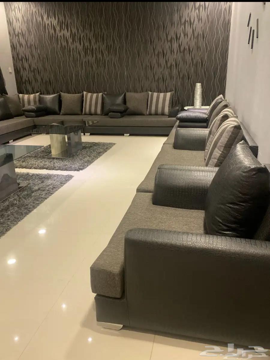 كنب نظيف مع طاولات64619110434945110