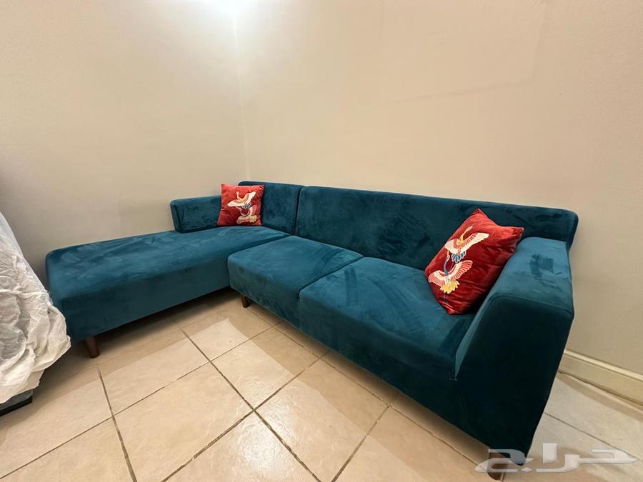 كنب زاوية وخزانة وطاولة تلفزيون ولوحات للبيع64618689422977110