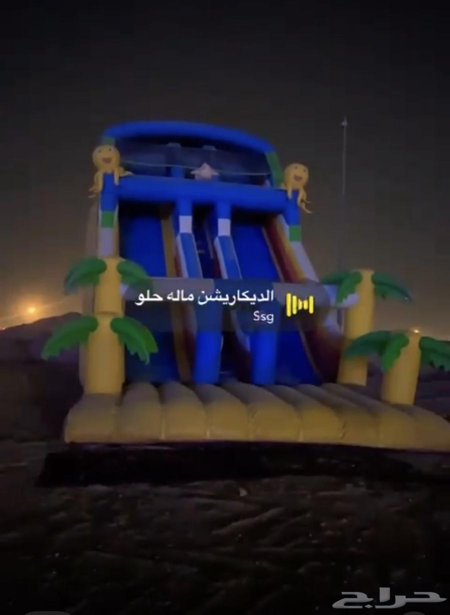 A bouncing or sliding or inflating item for sale, summer photography shoot in clean condition64618165143554112