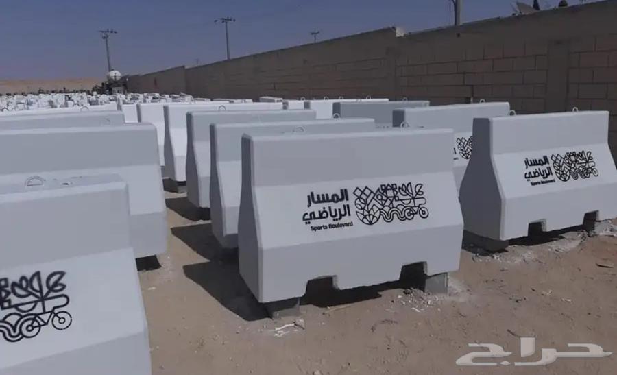 حواجز خرسانية ومناهيل وقواعدأنارة64160698280963110