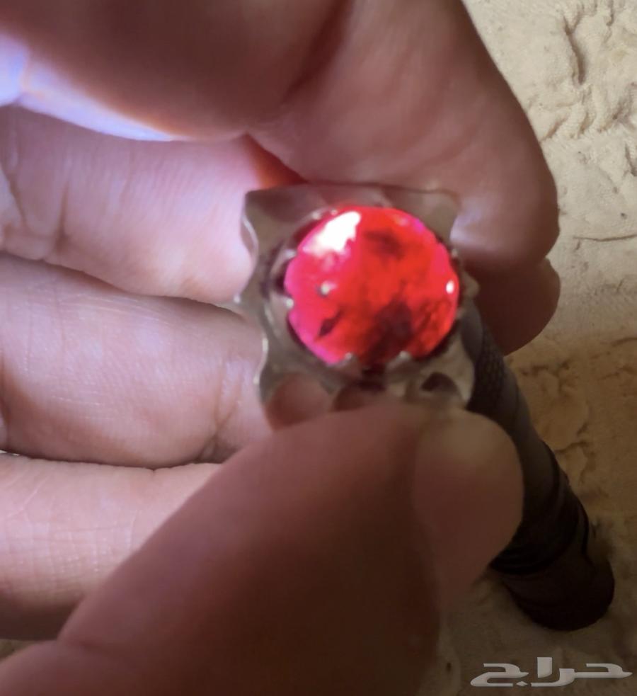 خاتم فضة متوج بجوهرة من الحارنيت الطبيعي الاحمر64624866948993111