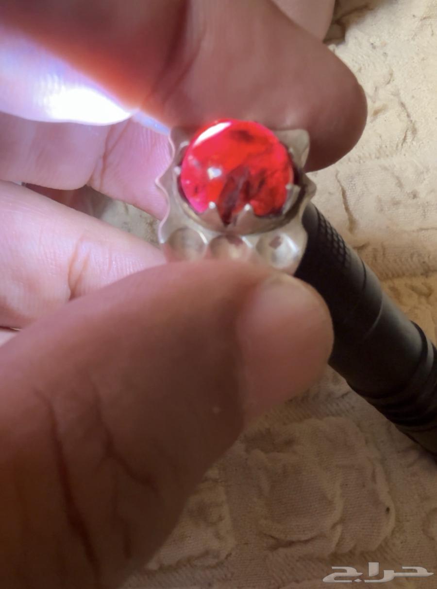 خاتم فضة متوج بجوهرة من الحارنيت الطبيعي الاحمر64624866948993110