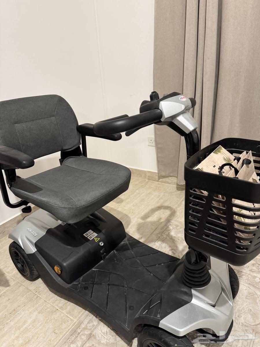 سكوتر كهربائي بأربع عجلات شبه جديد Shoprider HS-32864617100536321110