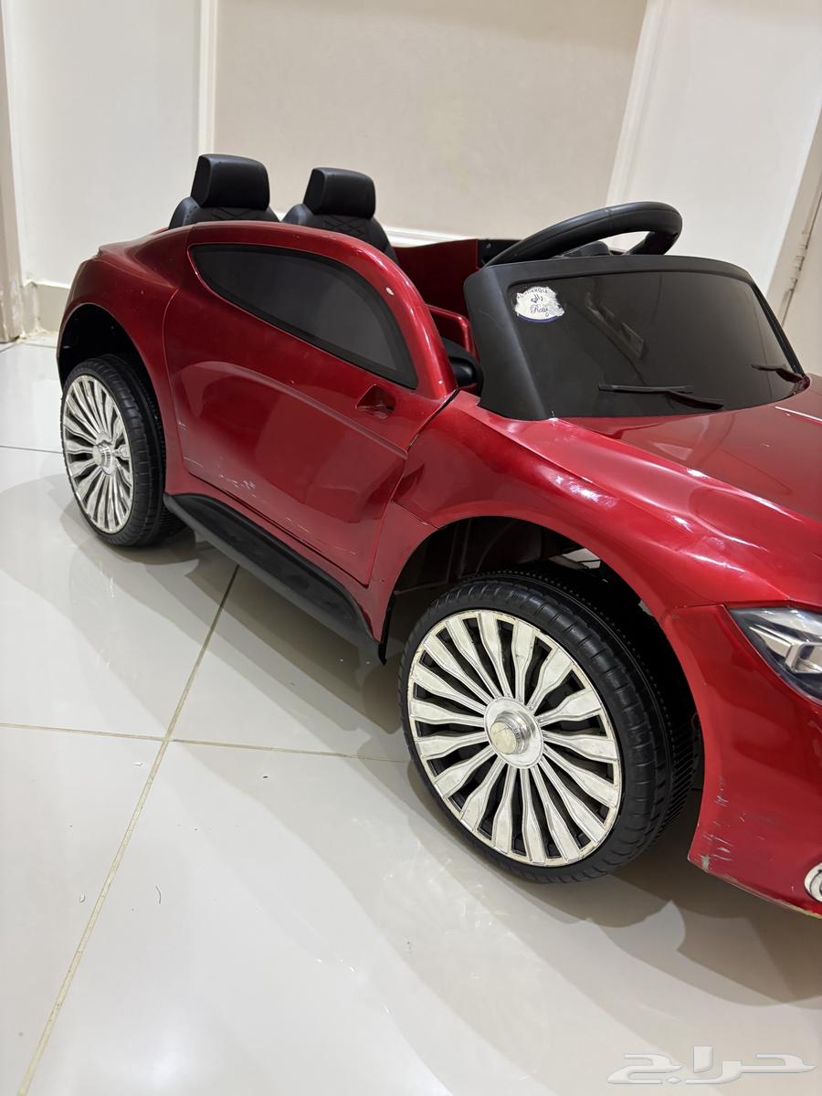 سيارة أطفال كهربائيه شبه جديده للبيع64623936461441112