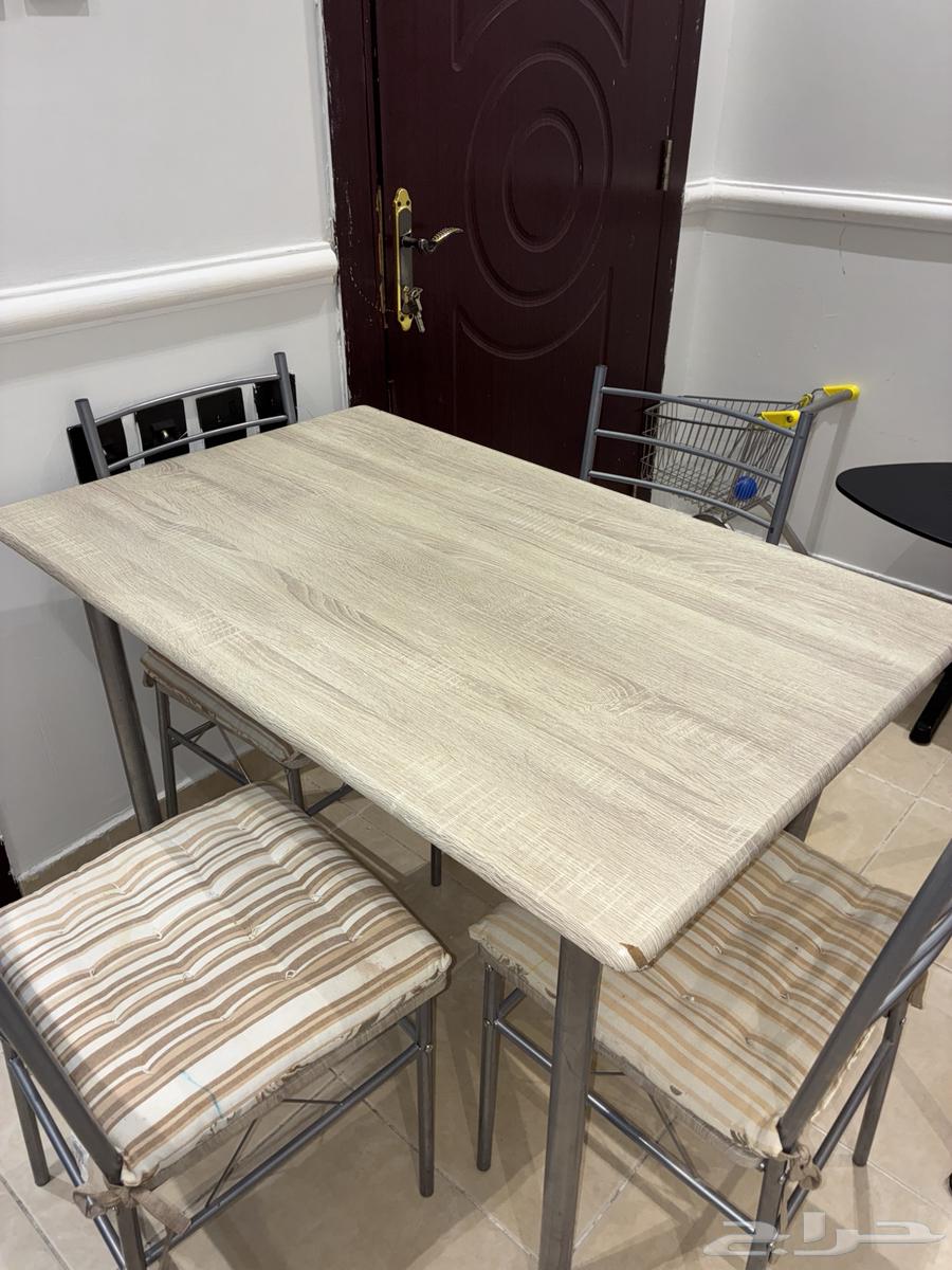 طاولة طعام لأربعة أشخاص (من هوم بوكس)64619705117443112