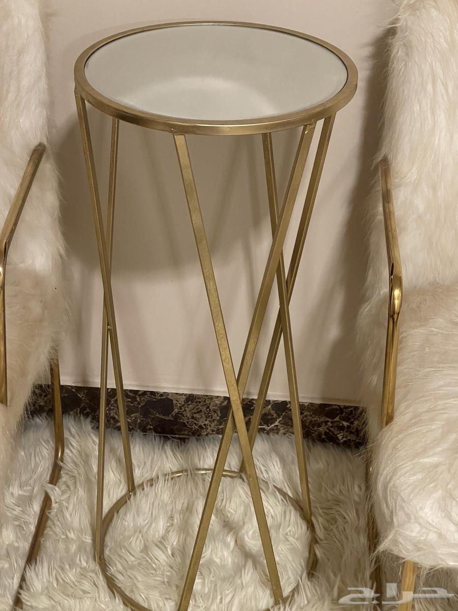 عدد 2 كرسي ذهبي وعدد 1 طاولة عدد 1 فرشه64620142309377113