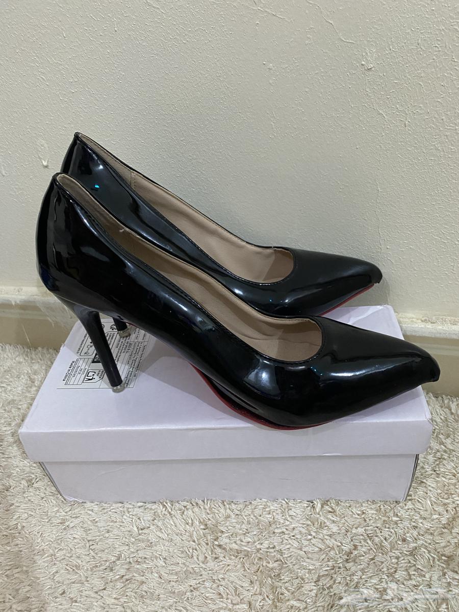 للبيع ب 10 ريآل كعب أسود . أستخدام بس فترة .. المقاس 4064624953010177114