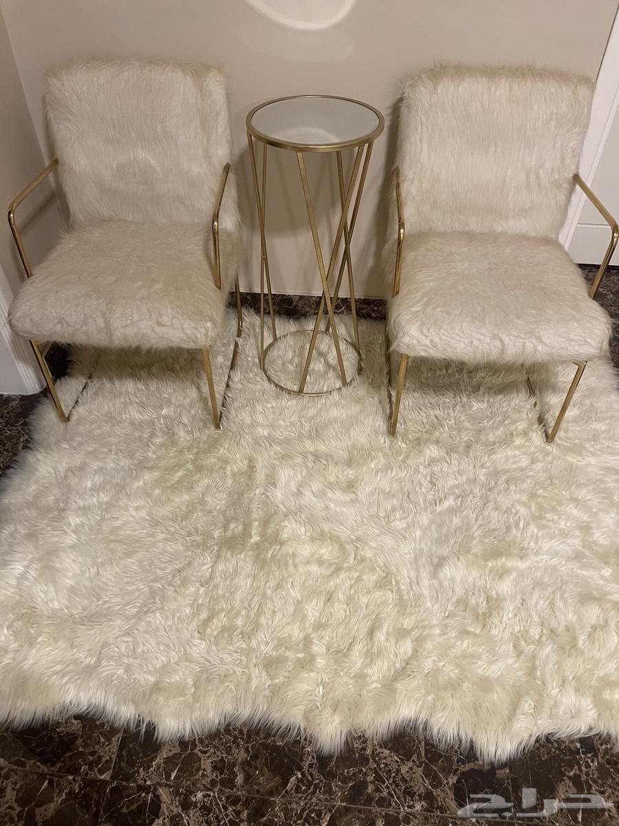 عدد 2 كرسي ذهبي وعدد 1 طاولة عدد 1 فرشه64620142309377111