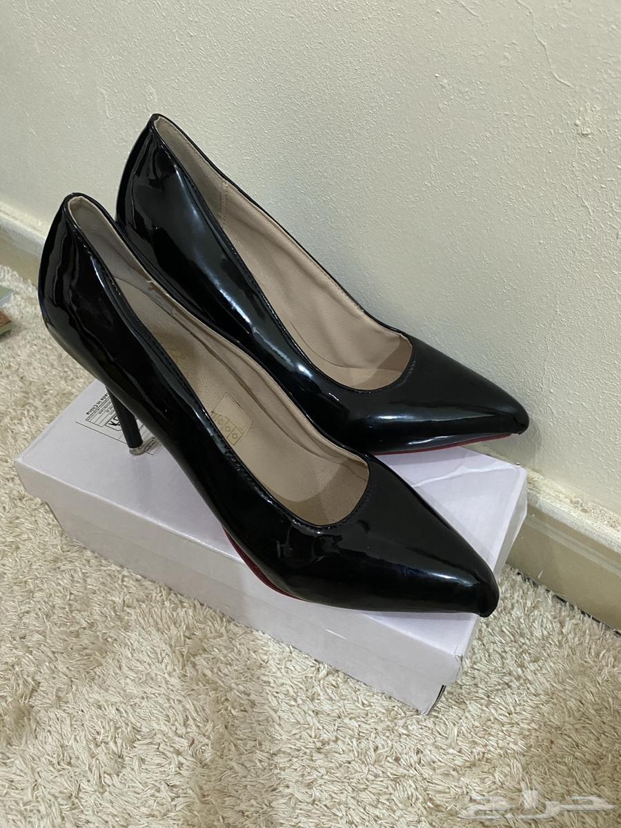 للبيع ب 10 ريآل كعب أسود . أستخدام بس فترة .. المقاس 4064624953010177113