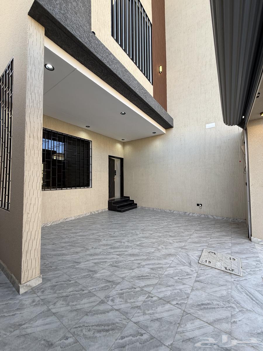 للبيع شقق ارضيه بحوش بدرة الموسى شرق الخميس64147628394755112