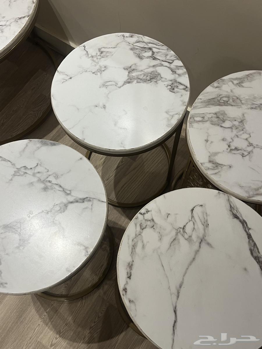 A clean and intact table without cracks64622153568643111