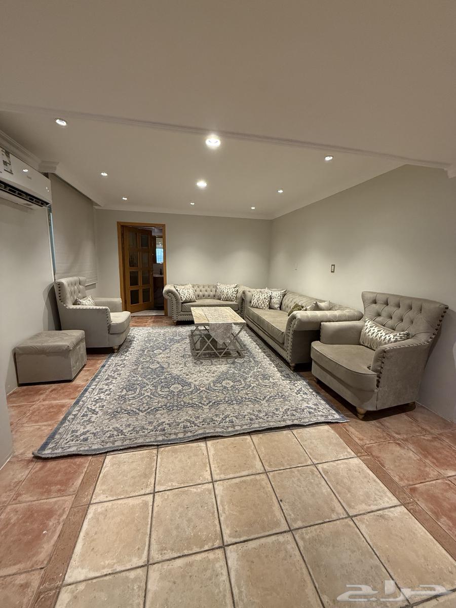 كنب شبه جديد مع طاوله رخام64621405391233110