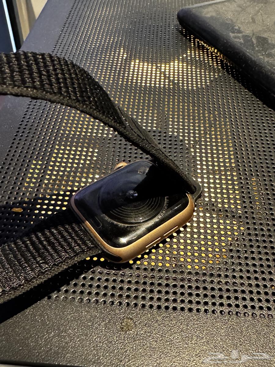 ساعة ابل SE مقاس 44mm لون روز قولد64617478154371110