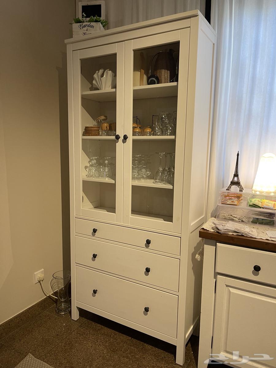 2 خزانة بباب زجاجي مع 3 ادراج من ايكيا64622241177089110