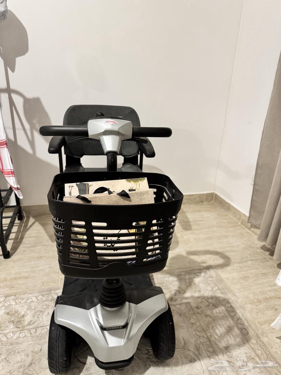 سكوتر كهربائي بأربع عجلات شبه جديد Shoprider HS-32864617100536321112