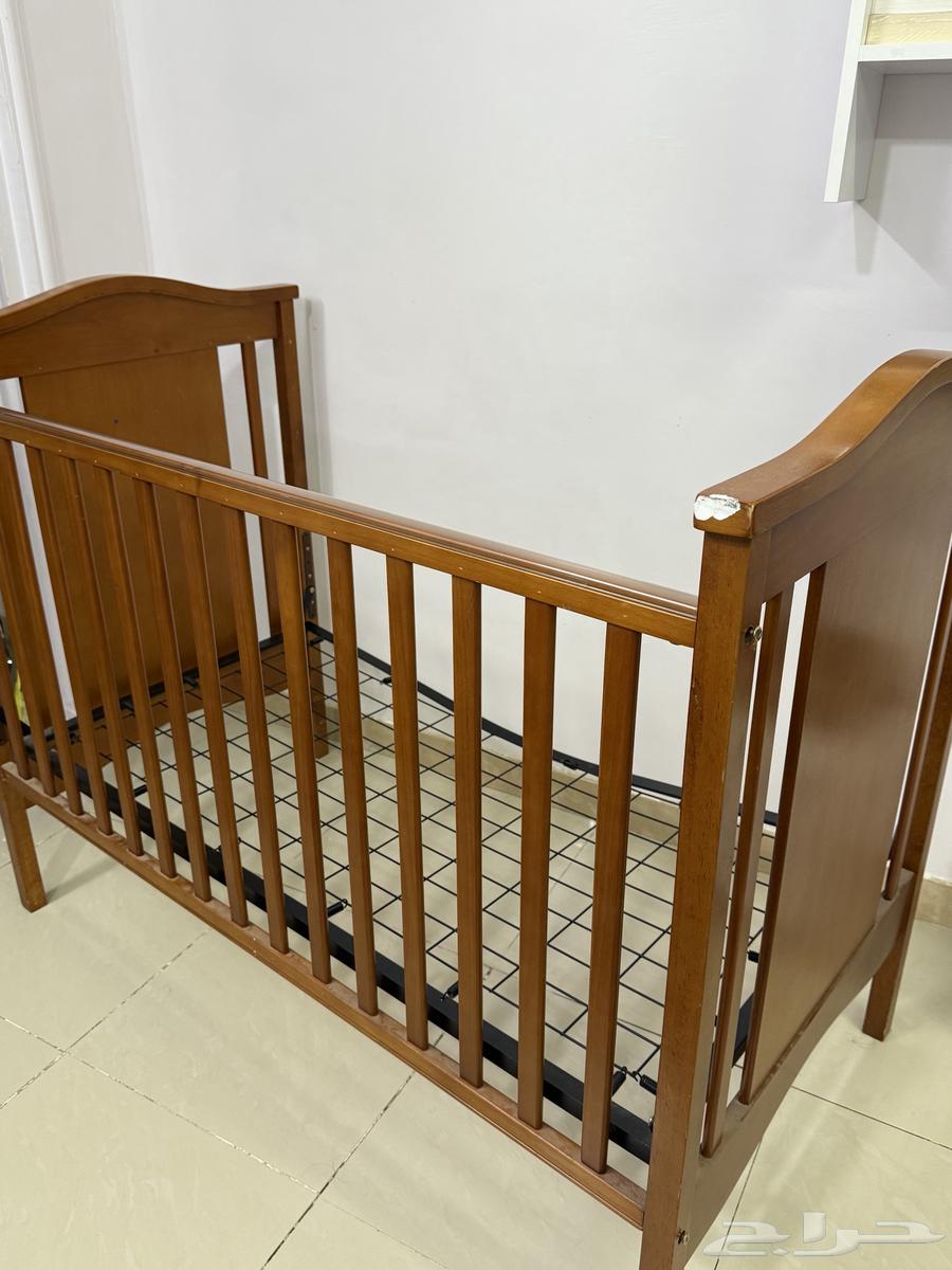 سرير أطفال   بحالة جيده جد ا من سنتربوينت ..64624462459778110