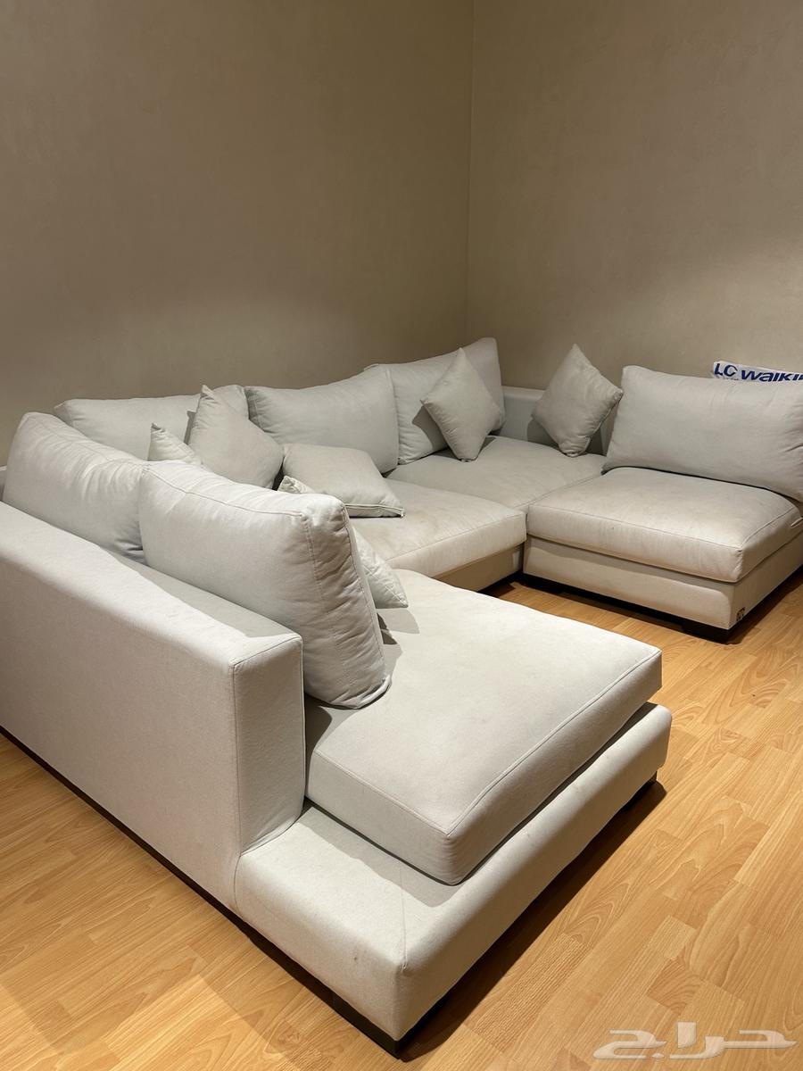 كنب ابيض حرف L جديد استخدام سنه نضيف 5 مقاعد مريحه و وسيعه64616715935617113