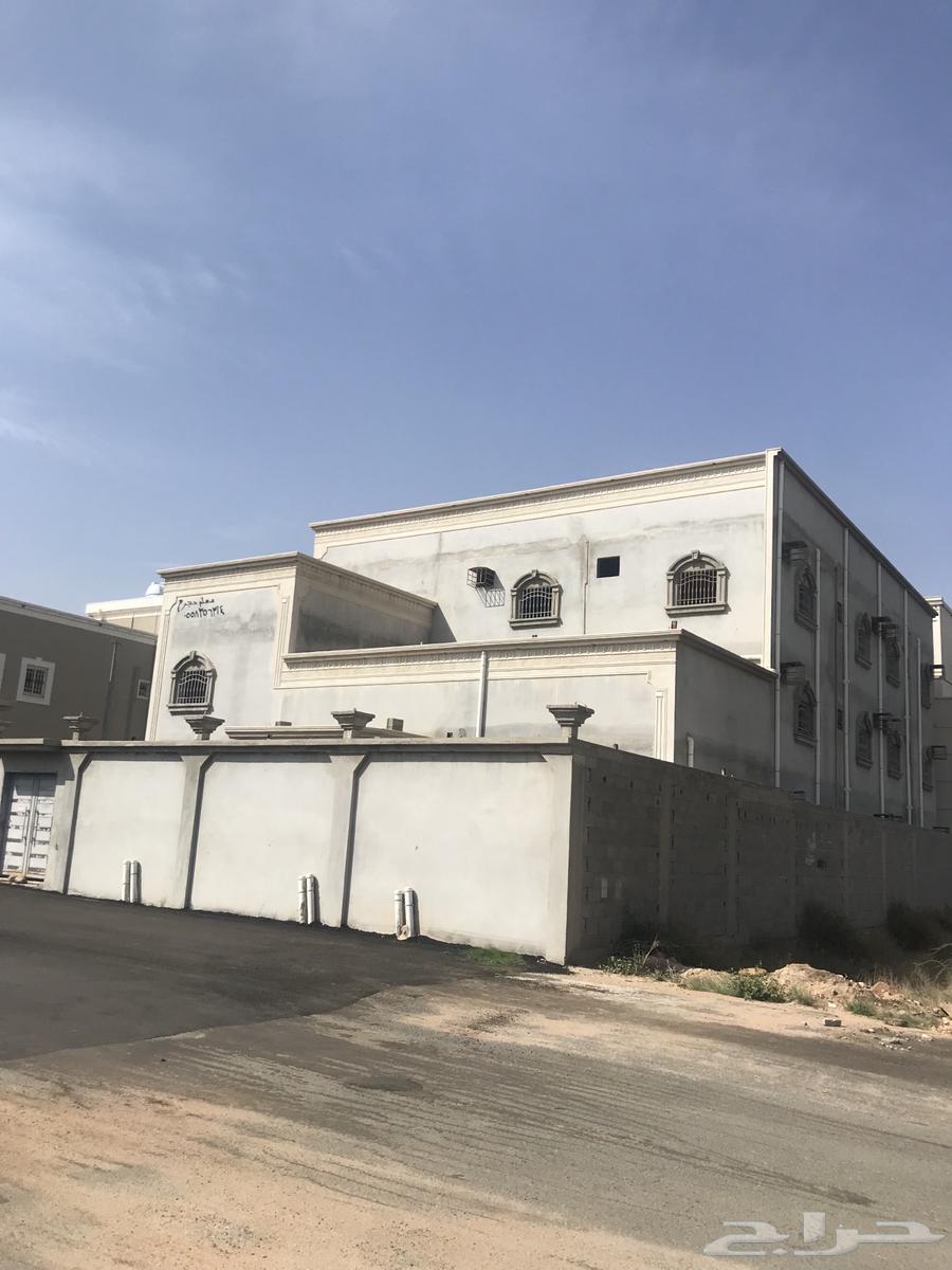 For sale building with ground floor, annex, and five apartments in Al Wadiyan Al Rabwah64147426465538111