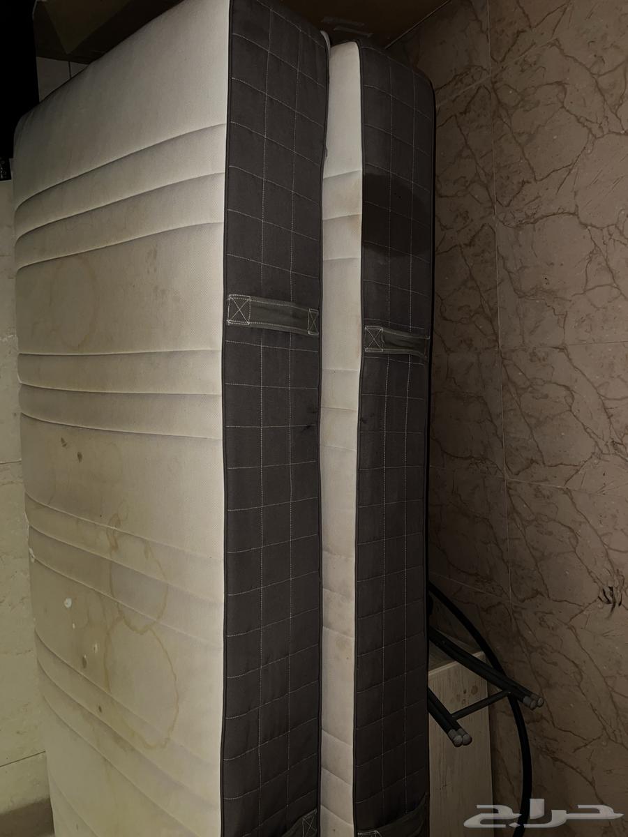 اثاث   كنب وسرير و2 مرتبه بحالة ممتازة64619542693634114