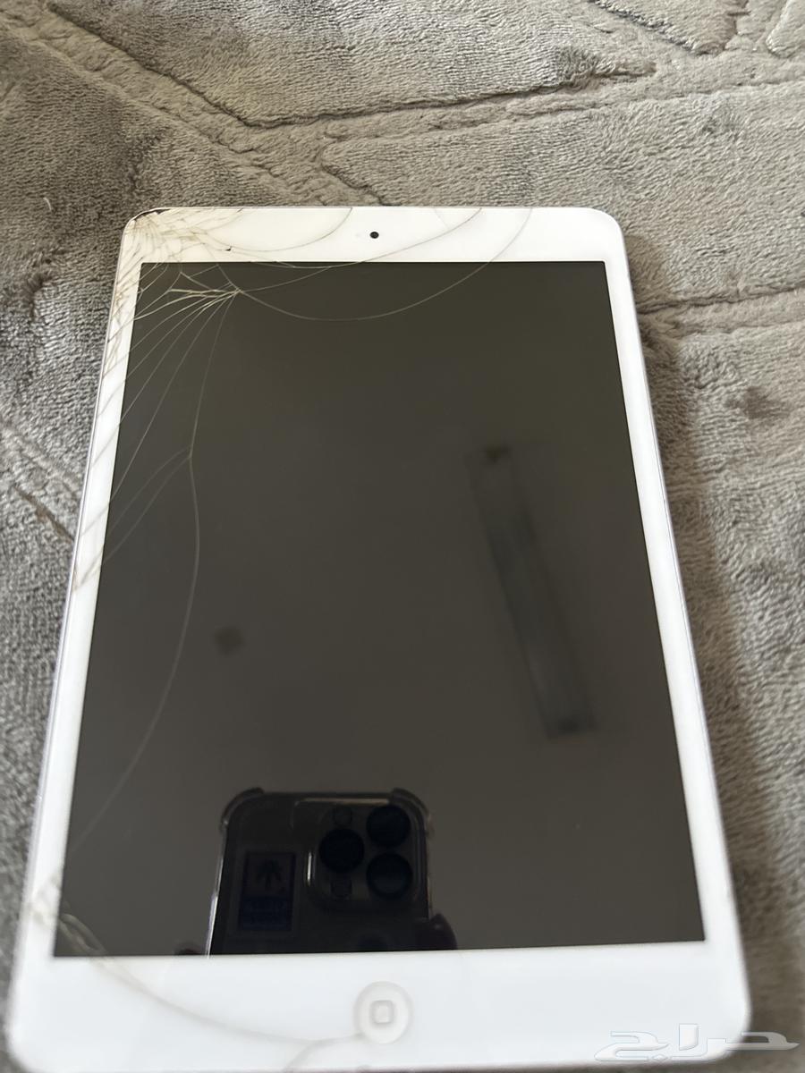 ايباد للبيع على سوم الجهاز شغال مابوه الا الكسر بالشاشه64621679387265111